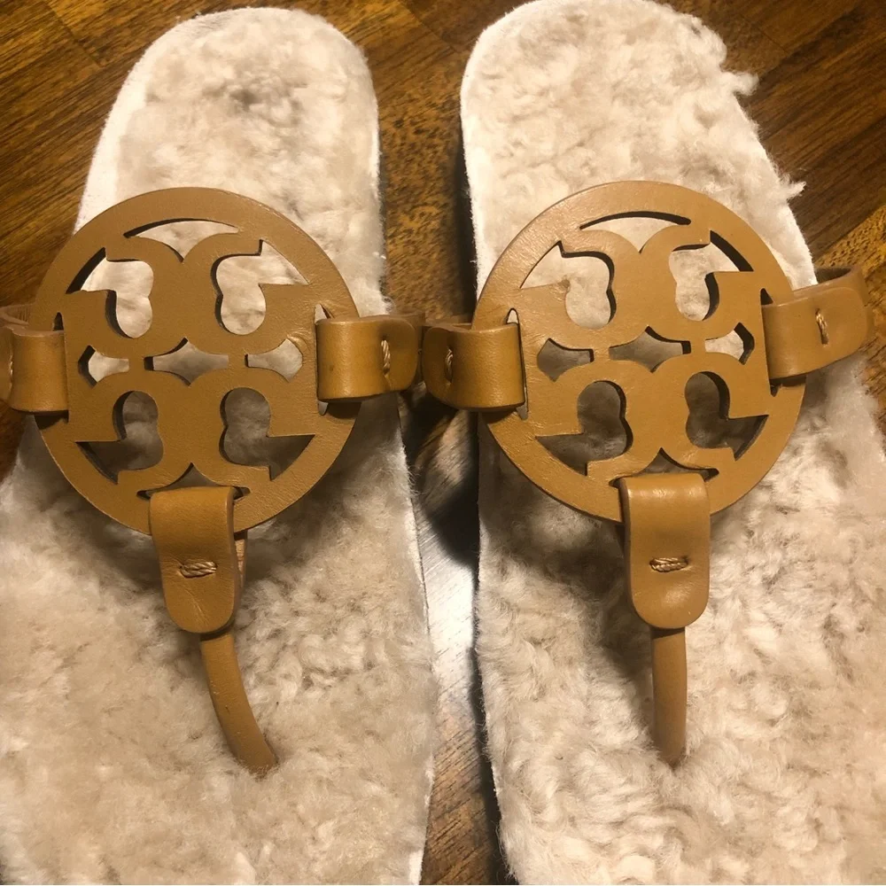 NEW $268 TORY BURCH Miller Cloud Genuine Shearling Flip Flop in size 7!